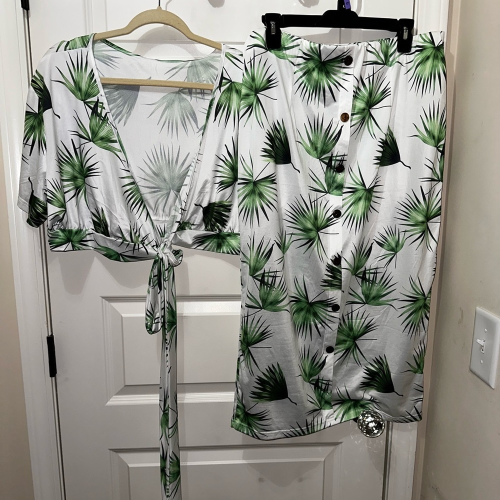 Two piece skirt set (new without tags)